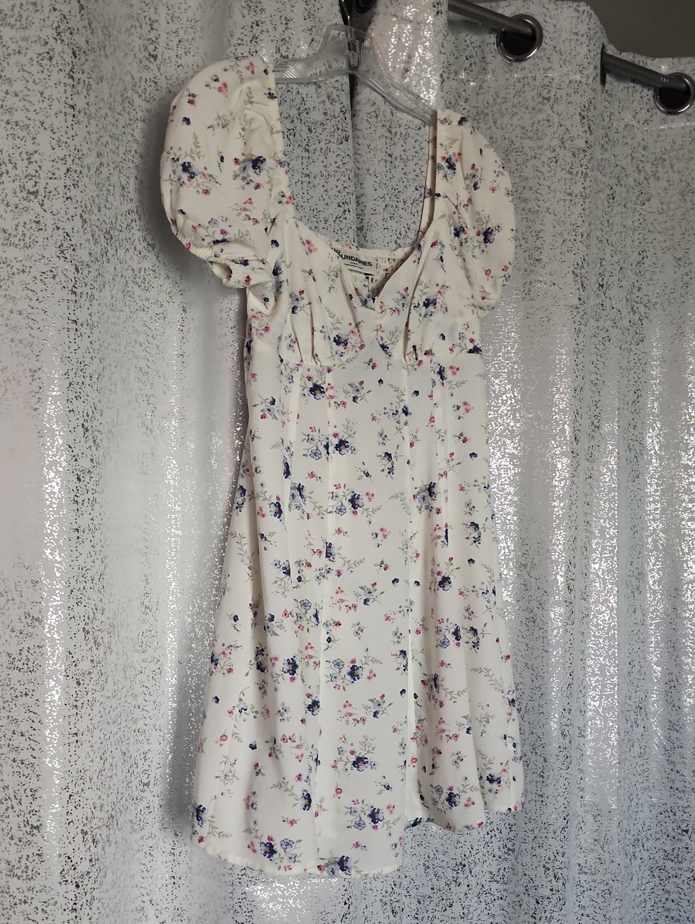 Floral Puff-Sleeve Midi Dress 🤍